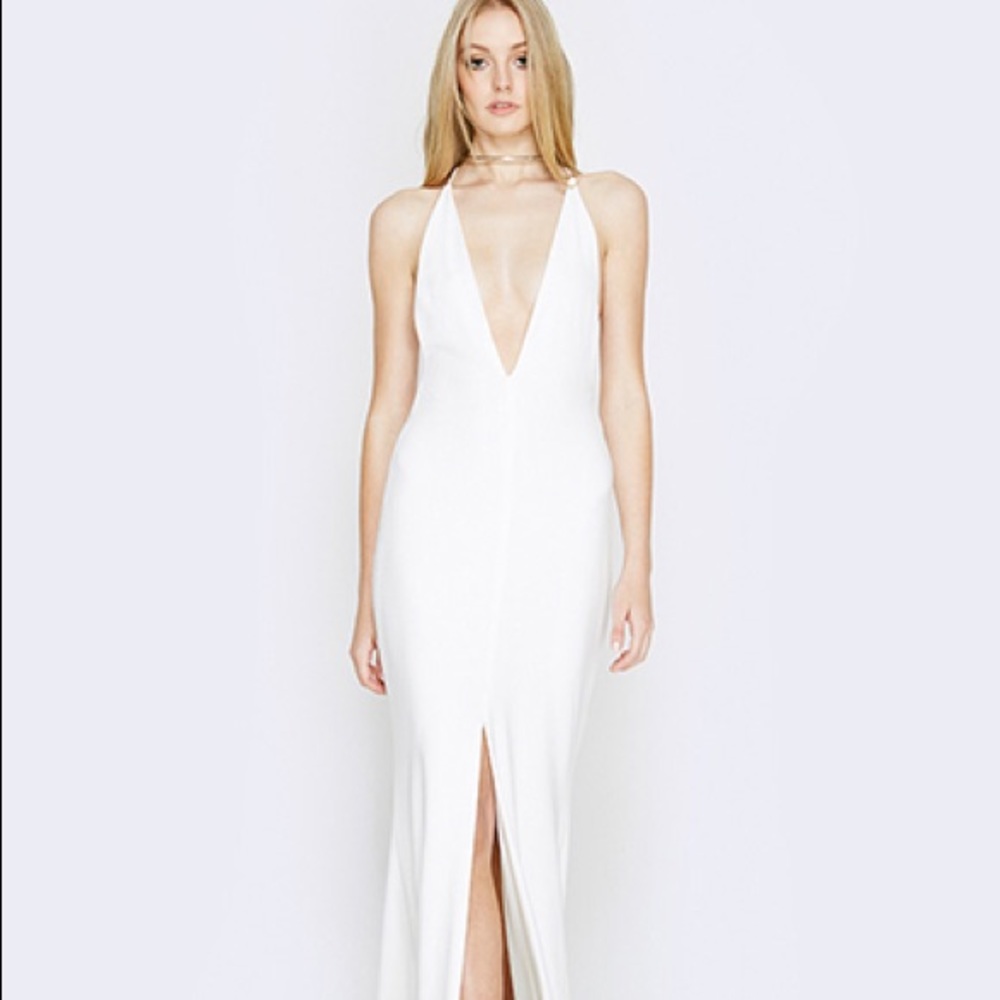 White v neck backless gown